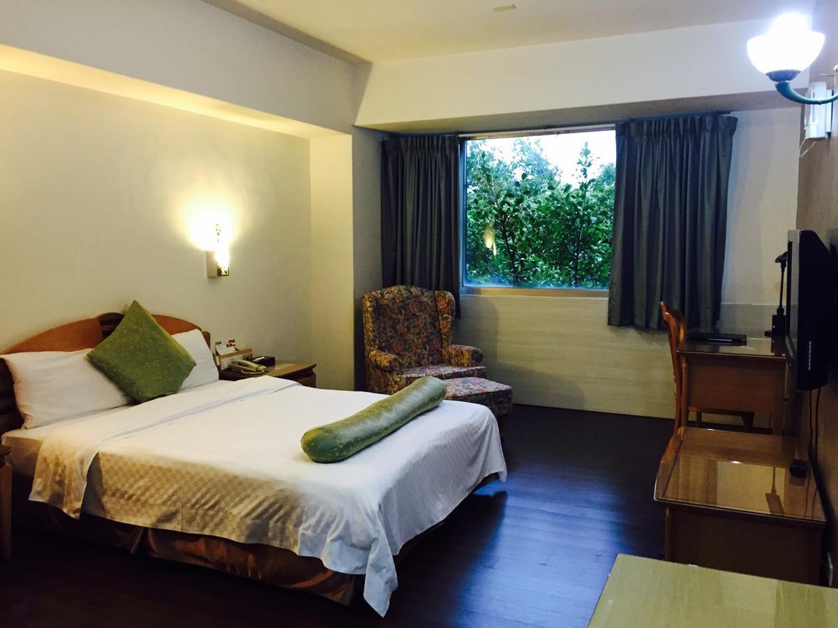 Berkeley Business Hotel Zhongzheng Хсинчу Сити Екстериор снимка