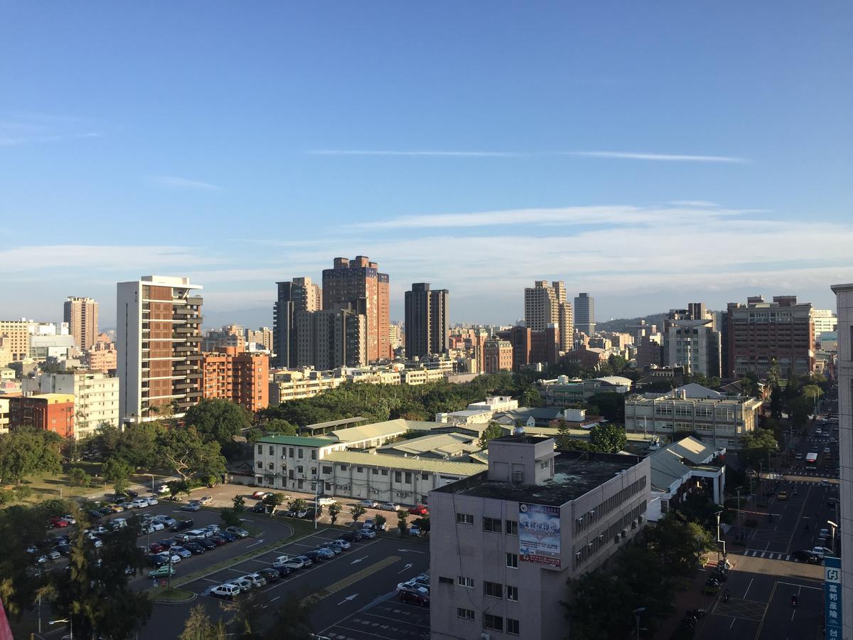 Berkeley Business Hotel Zhongzheng Хсинчу Сити Екстериор снимка