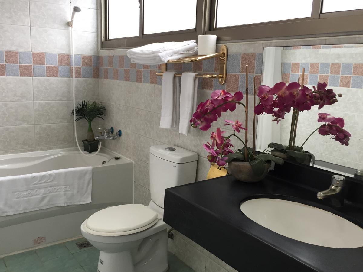 Berkeley Business Hotel Zhongzheng Хсинчу Сити Екстериор снимка