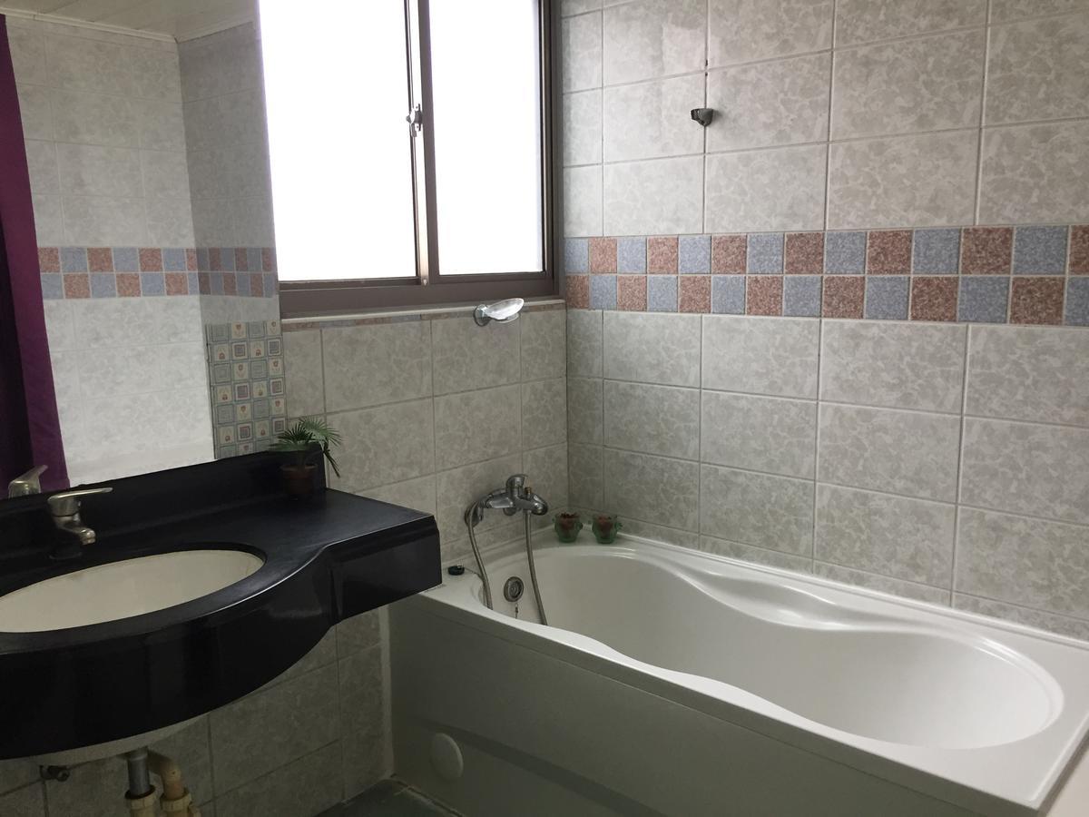 Berkeley Business Hotel Zhongzheng Хсинчу Сити Екстериор снимка
