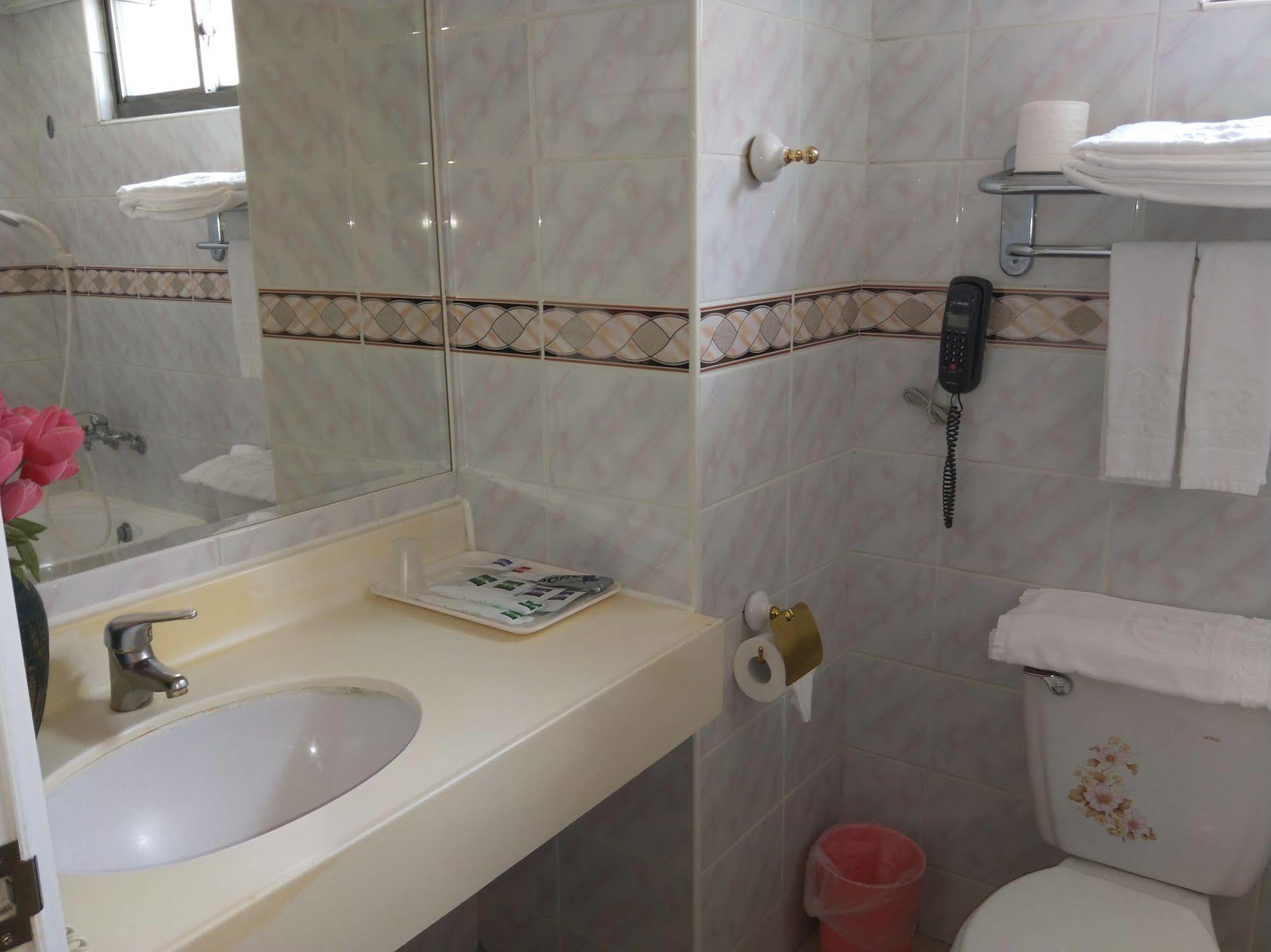 Berkeley Business Hotel Zhongzheng Хсинчу Сити Екстериор снимка