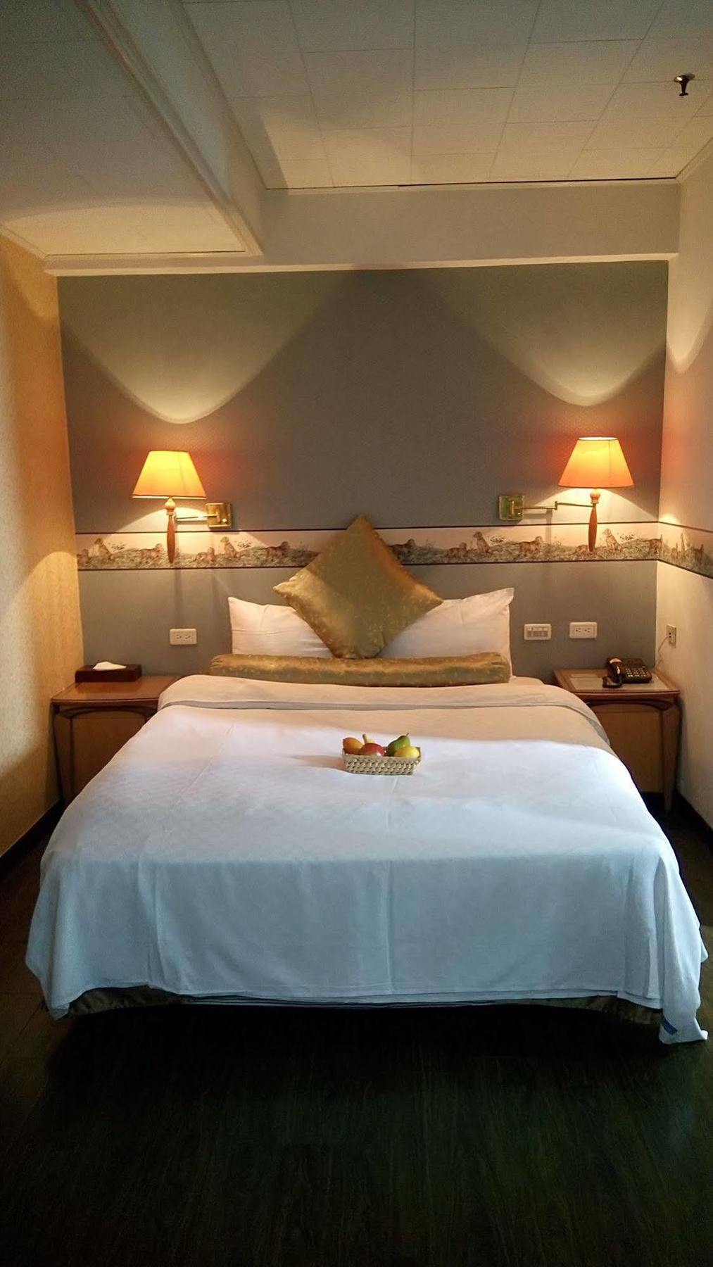 Berkeley Business Hotel Zhongzheng Хсинчу Сити Екстериор снимка