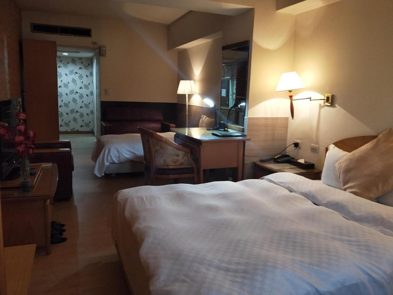 Berkeley Business Hotel Zhongzheng Хсинчу Сити Екстериор снимка