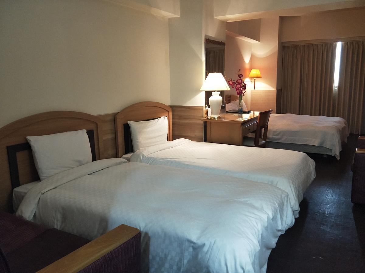 Berkeley Business Hotel Zhongzheng Хсинчу Сити Екстериор снимка
