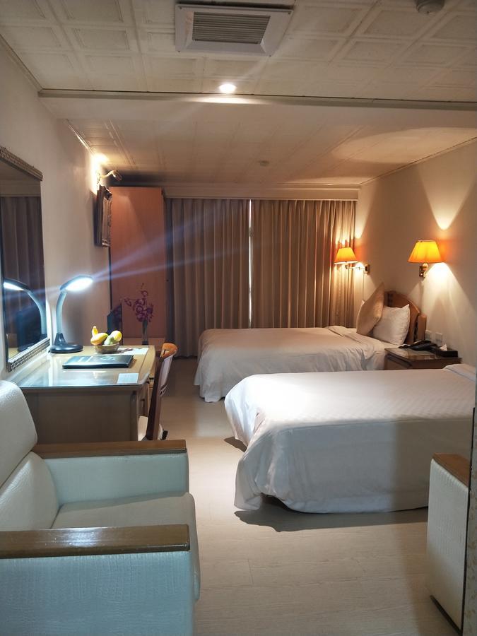 Berkeley Business Hotel Zhongzheng Хсинчу Сити Екстериор снимка