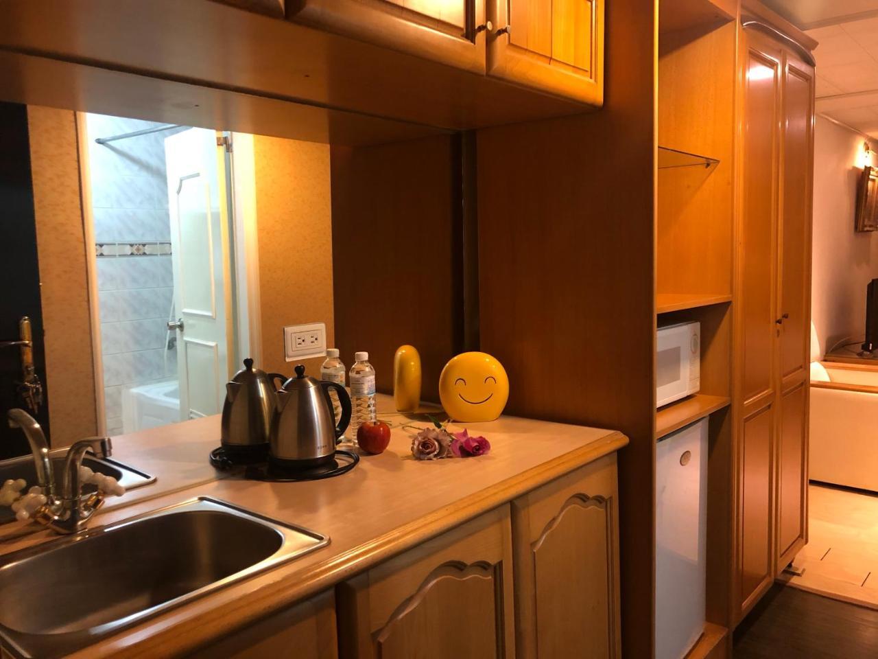 Berkeley Business Hotel Zhongzheng Хсинчу Сити Екстериор снимка